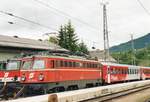 ÖBB 1142 551 steht am 29 Mai 2004 abgestellt in Schwarzach-St.veit.