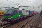 european-locomotive-leasing-ell/679050/elllte-193-733-steht-in-stromender ELL/LTE 193 733 steht in stromender regen mit der Rzepinshuttle am 1 November 2019 in Nijmegen.