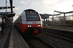 BB / ODEG 4746 053/553 als RE9 mit ziel Sassnitz im Bahnhof Rostock Hbf am 23.12.19