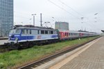 ep-07/497464/ep07-345-steht-mit-der-nachtzug-nach EP07-345 steht mit der Nachtzug nach Moskwa in Warszawa Zachodnia am 2 Mai 2016.