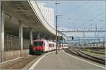 Der ex TRAVYS RBDe 560 384 welcher weiterhin mit seinem B und ABt in den attraktiven Travys Lackierung (aber SBB Beschriftung) unterwegs ist, trifft als Regionalzug von Kerzers her kommend, in Lausanne auf Gleis 70 ein. 

31. August 2024