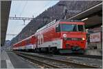 Die SBB-Zentralbahn HGe 4/4 101 964-5 wendet mit ihrem Regionalzug R 70 9063 für die Rückfahrt nach Meiringen. Normalerweise sind  Spatz  Pendelzüge in dieser Relation eingeteilt. 

16. Januar 2024