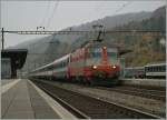 Noch im Swiss-Express Farbkleid konnte die SBB Re 4/4 II in Stein Sckingen abgelichtet werden.
6. Nov. 2011