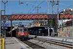 Die SBB Re 4/4 II (Re 420 295-8) f�hrt mit einem G�terzug in Richtung Biel/Bienne durch den Bahnhof von Neuch�tel. 

June 19, 2026
