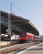 In Lausanne verlässt die SBB Re 460 058 (UIC 91 85 4 460 058-1 CH-SBB)  100 Jahre Zirkus KNIE  mit ihrem IR 90 1814 den Bahnhof in Richtung Genève-Aéroport.