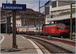 Mit einem IR1 nach Zürich wartet eine SBB Re 460 in Lausanne auf die Abfahrt.

29. April 2020