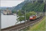 Re 460/854118/waehrend-eine-sbb-re-460-ihren Während eine SBB Re 460 ihren IR90 bei Villeneuve in Richtung Genève schiebt, ist beim Château de Chillon der CGN Raddampfer 'Italie' angekommen. 

8. Juni 2024