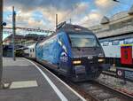 Die SBB Re 460 078 ist mit ihrem IR 90 in Lausanne zur Abfahrt nach Brig bereit.