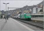 Die SBB Re 460 010  Swiss Tainable  ist in Montreux mit einem IR 90 von Genève Aéroport nach Brig unterwegs und dies wenig Minuten bevor die MOB Ge 4/4 8004  Swiss Tainable  Montreux erreicht hat, wobei beim zeitgleichem Erscheinen wohl kaum möglich gewesen wäre beide Loks auf ein Bild zu bekommen.

7. Dezember 2024 