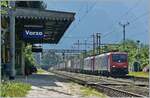 Re 474/840434/die-sbb-re-474-013-und Die SBB Re 474 013 und eine weitere sind (bei kräftigem Gegenlicht) mit einem Güterzug Richtung Brig bei Varzo unterwegs.

21. Juli 2021