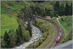 Re 484/848201/zwei-re-484-mit-der-re Zwei Re 484 mit der Re 484 014 an der Spitze sind in der 'berühmten' Wattinger Kurve bei  Wassen (Gotthard Nordrampe) mit einem Bauzug Richtung Erstfeld unterwegs.

19. Oktober 2023