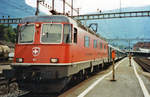 Am 17 Juni 2001 steht 11621 mit ein Interregio nach Locarno in Arth-Goldau.