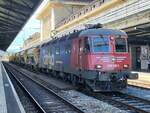 Die SBB Re 6/6 11626 (Re 620 026-5) mit  Schnautz  wartet in Lausanne mit einem Dienst Güterzug auf die Weiterfahrt in Richtung Palézieux.