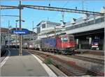 Die SBB Re 6/6 11622 (Re 620 022-4)  Suhr  wartet in Lausanne mit einem Güterzug auf die Weiterfahrt in Richtung Wallis.

11. November 2024
