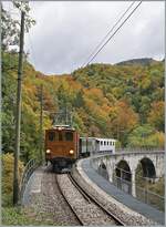 Die Blonay-Chamby Bernina Bahn Ge 4/4 81 auf dem Baye de Clarens Viadukt auf der Fahrt in Richtung Blonay.

11. Okt. 2020