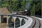 Auf der Strecke von Chamby nach Blonay verkehren seit 1966 keine fahrplanmässigen Reisezüge mehr (ein Probebetireb um die Jahrtausendwende brachte nicht den gewünschten Erfolg). Trotzdem ist die Strecke für die MOB wichtig, denn neben den Museumszègen der Blonay-Chamby Bahn wird der Rollmatererialaustausch zur CEV/MVR sowie Dienst- und Arbeitszüge zur CEV / MVR über diese Strecke abgewickelt. Somit war es auch die MOB, welche den Baye de Clarens Viadukt aufwändig sanierte und auch die Strecke auf einigen Abschnitten auffrischte.
Im Bild die SEG G 2x 2/2 105 der Blonay Chamby Bahn mit einem Museumszug auf der Fahrt nach Chamby. 

18. Mai 2025