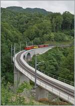 Das 'Festival Suisse de la vapeur' (Schweizer Dampffestival 2025) begeistert zumindest mich auch immer wieder mit eklektisch betriebenen Zügen wie z.B. hier dem Bernina Bahn RhB ABe 4/4 I N° 35 mit dem Riviera Belle Epoque Zug von Chaulin n ...