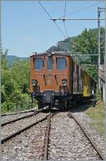 Die Bernina Bahn RhB Ge 4/4 81 der Blonay Chamby Bahn ist in Chamby auf dem Weg nach Chaulin.