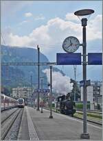 Die BDB (Brünig-Dampfbahn) HG 3/3 rangiert in Meiringen, nachdem sie einen Extrazug auf die Brünig Passhöhe und zurück geführt hatte.