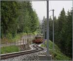 Von der Grütschalp her kommend ist der BLM Be 4/4 31  Lisi  kurz vor Mürren schon fast am Ziel seiner Fahrt.