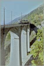 Ein BLS Klassiker der Luegelkinn Viadukt (BLS Südrampe) mit einem ABDe 4/4 (mit Bt). 

Analogbild vom Okt. 1994