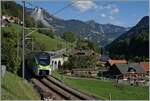 Der BLS MIKU RABe 528 110 ist auf der Fahrt von Bern nach Zweisimmen und hat bei Garstatt sein Ziel schon fast erreicht.

29. Sept. 2023