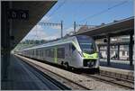 BLS AG/867937/der-bls-rabe-528-119-citt224 Der BLS RABe 528 119 'Città di Domodossola' wartet in Spiez als RE1 auf die Abfahrt nach Brig. 

23. Juli 2024