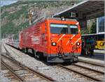 Die MGB HG 4/4 II 102 ist mit  dem Glacier Express unterwegs und hat Brig erreicht. Der Zug ist auf deme Weg von Zermatt nach St.Moritz. 

17. Juni 2026