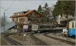 Auch die Rochers de Naye Bahn gehrt zur MOB Groupe (GoldenPass) 
Hier der Bahnhof Glion am 23. Dez. 2012