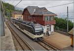 mob-goldenpass/760345/ein-mob-alpina-bei-halt-neu Ein MOB 'Alpina' bei Halt neu renovierten Bahnhof von Chamby. 

22. Aug. 2021 