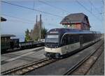 Der CEV MVR ABeh 2/6 7503  Blonay-Chamby  verlässt als Regionalzug Montreux - Les Avants den Bahnhof Chamby, wo des Empfgangsgebäude sehr schön renoviert wurde.