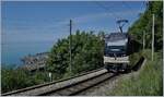 mob-goldenpass/859165/neben-dem-blick-auf-den-nach Neben dem Blick auf den nach Montreux fahrenden Be 4/4 9201 'Alpina' gleitet der Blick auch über den tief unten liegenden See und die ihn umgebende Landschaft. 
Das Bild entstand bei Sonzier. 

9. Mai 2020