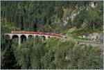RhB/830377/eine-rhb-ge-44-ist-mit Eine RhB Ge 4/4 ist mit ihrem Albula-Schnellzug von Chur nach St.Moritz kurz vor Filisur auf der 137 Meter langen Schmittentobelbrücke unterwegs. 

12. Sept. 2016