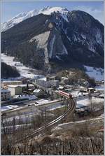 Ein TMR Region Alps RABe 525  NINA  überquert den Sembracher Viadukt bei der gleichnamigen Gemeinde.