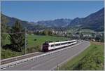 tpf-transport-publics-fribourgoise/854962/ein-tpf-rbde-560-domino-ist Ein TPF RBDe 560 'Domino' ist auf der vor kurzem umgespurten Strecke von Bulle nach Broc unterwegs. Im Hintergrund die Freiburger Alpen. 

29. Sept. 2023