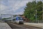 Der SNCF Triebzug 27692 und ein weiterer erreichen als TER Lyon - Genüve den Halepunkt Russin, wo der Zug jedoch (fahrplanmässig) nicht anhält.

26. Aug. 2024