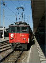 Noch ist der ber 70 jhrige Brnigbahntriebwagen im Plandienst anzutreffen:   De 110 021-3 in Interlaken Ost.