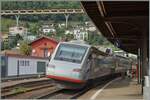 Ein SBB ETR 470 ist auf der Fahrt von Milano in Richtung Zürich und fährt durch den Bahnhof von Melide.