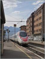 Der SBBB ETR 610 006 erreicht als EC 32 von Milano nach Genève den Grenzbahnhof von Domodossola. 

2. Februar 2024