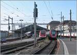 ETR 610/866938/gleich-drei-verschiedene-triebwagenzuege-zeigen-sich Gleich drei verschiedene Triebwagenzüge zeigen sich in Lausanne: Im Hintergrund wartet ein SBB RABe 503 ETR 610 'Pinocchio' als EC auf die Abfahrt nach Milano C, in der Mitte steht ein SBB RABe 500 ICN als IC5 nach Zürich HB und gleich daneben wartet ein SBB RABe 502 'Twindexx' als IR 15 von Luzern nach Genève Aéroport auf die baldige Weiterfahrt.

5. Nov. 2024
