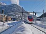 rabe-501/873047/ein-sbb-rabe-501-giruno-ist Ein SBB RABe 501 'Giruno' ist als IC 21 10672 in Airolo auf dem Weg nach Basel SBB. 

21. Januar 2025