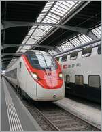 Ein SBB RABe 501  Giruno  erreicht sein Ziel Z�rich HB.
