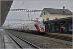 Zwei SBB RABe 502  Twindexx  fahren als IC 1 (Genèe-Aéroport - St.Gallen) ohne Halt durch den Bahnhof von Gland.