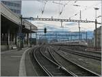 rabe-503-2/872979/ein-sbb-rabe-503-pinocchio-ist Ein SBB RABe 503 'Pinocchio' ist als EC von Milano nach Genève unterwegs und erreicht Lausanne. 

2. Jan. 2025