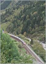 Zwei SBB RABe 503  Giruno  auf der Fahrt in Richtung Süden bei Wassen auf der untersten Stufe.