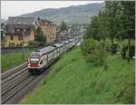 Der SBB RABe 511 111 und ein weiterer sind bei La Tour de Peilz als RE 33 auf dem Weg von Annemasse (F) nach St-Maurice.