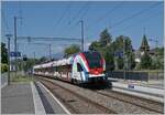 Der SBB RABe 522 229 erreicht als Léman Express SL5 den Bahnhof von Satigny.