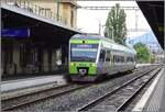 Der BLS RABe 525 030 NINA wartet in Neuch�tel  als S5 nach Bern auf die baldige Abfahrt.

24. August 2026