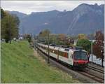 Zwei RegionAlp Domino Züge auf dem Weg ins Wallis kurz vor Villeneuve.