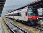 rbde-560-npz-und-domino/849570/bei-ein-kraeftigen-regen-steht-in Bei ein kräftigen Regen steht in Vevey der SBB Domino RBDe 560 209-9 (RBDe 560DO 94 85 7 560 209-9 CH-SBB) auf Gleis 5. Der Domino wird Zug wird in gut einer halben Stunde nach Puidoux fahren. 

27. Mai 2024